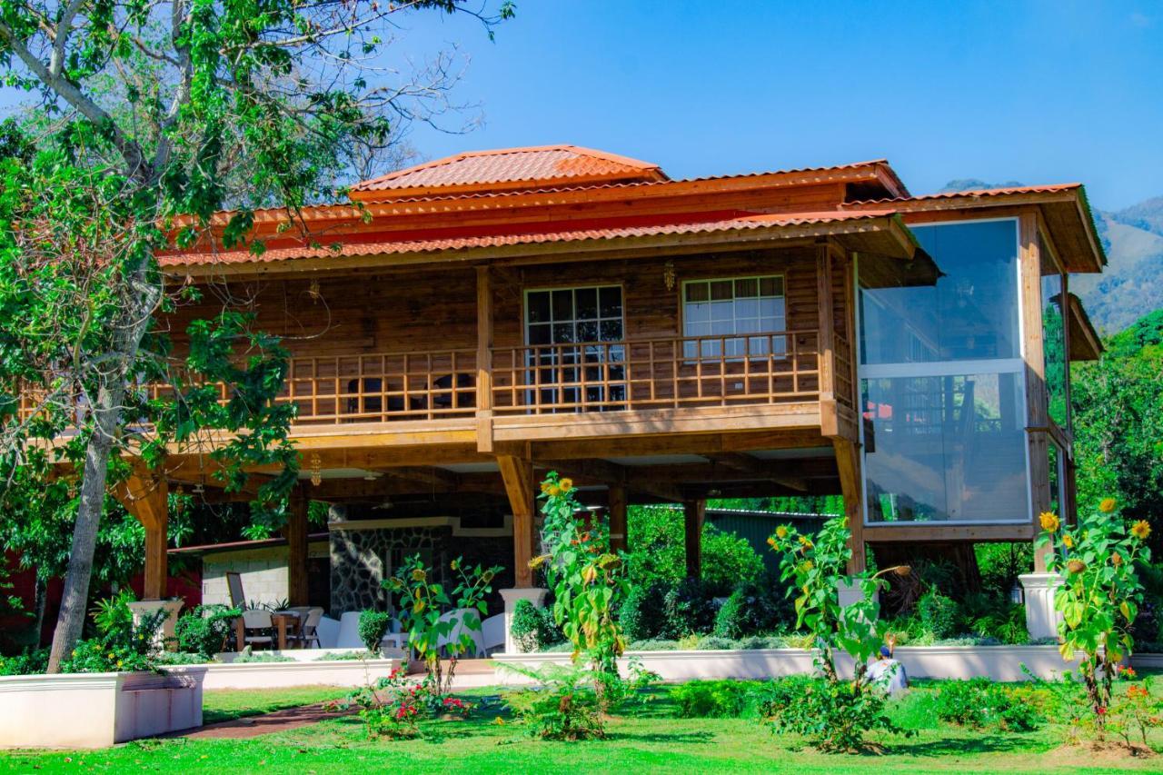 Deluxe Suites Guacamayos - Eco-Lodge & Swimming Pool Bonao Exterior photo