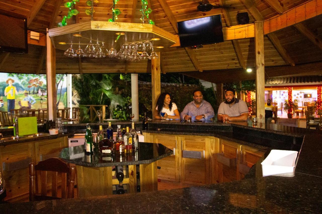 Deluxe Suites Guacamayos - Eco-Lodge & Swimming Pool Bonao Exterior photo